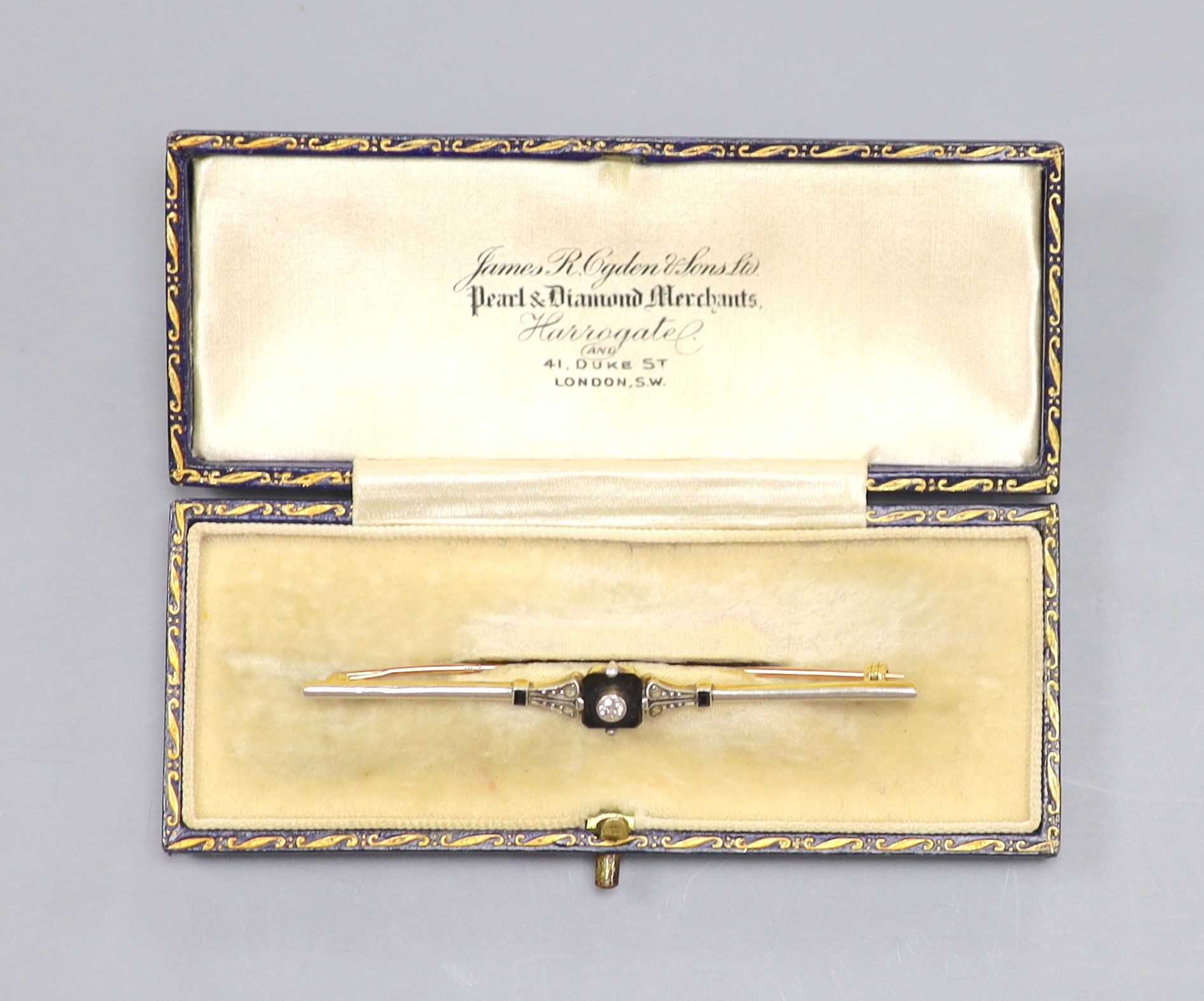 An early 20th century 18ct & plat, black onyx and diamond set bar brooch, 67mm, gross weight 5.2 grams.